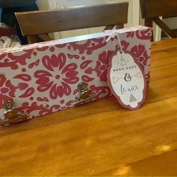 COPY - New wall hanging with clips - Picture 1 of 9